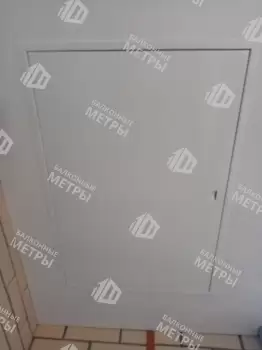 Отделка пола и потолка на балконе