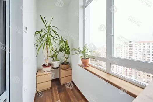 Дизайнерская отделка балкона гипсокартоном с утеплением и остеклением