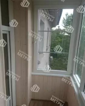 Остекление и отделка балкона деревянной вагонкой