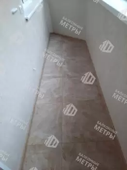 Остекление и отделка балкона Лодочка